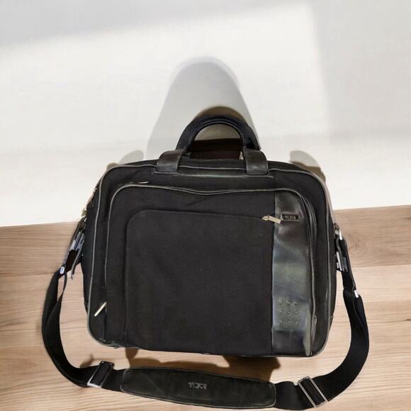 Tumi Expandable Leather Laptop Brief Briefcase Bag - Picture 1 of 10